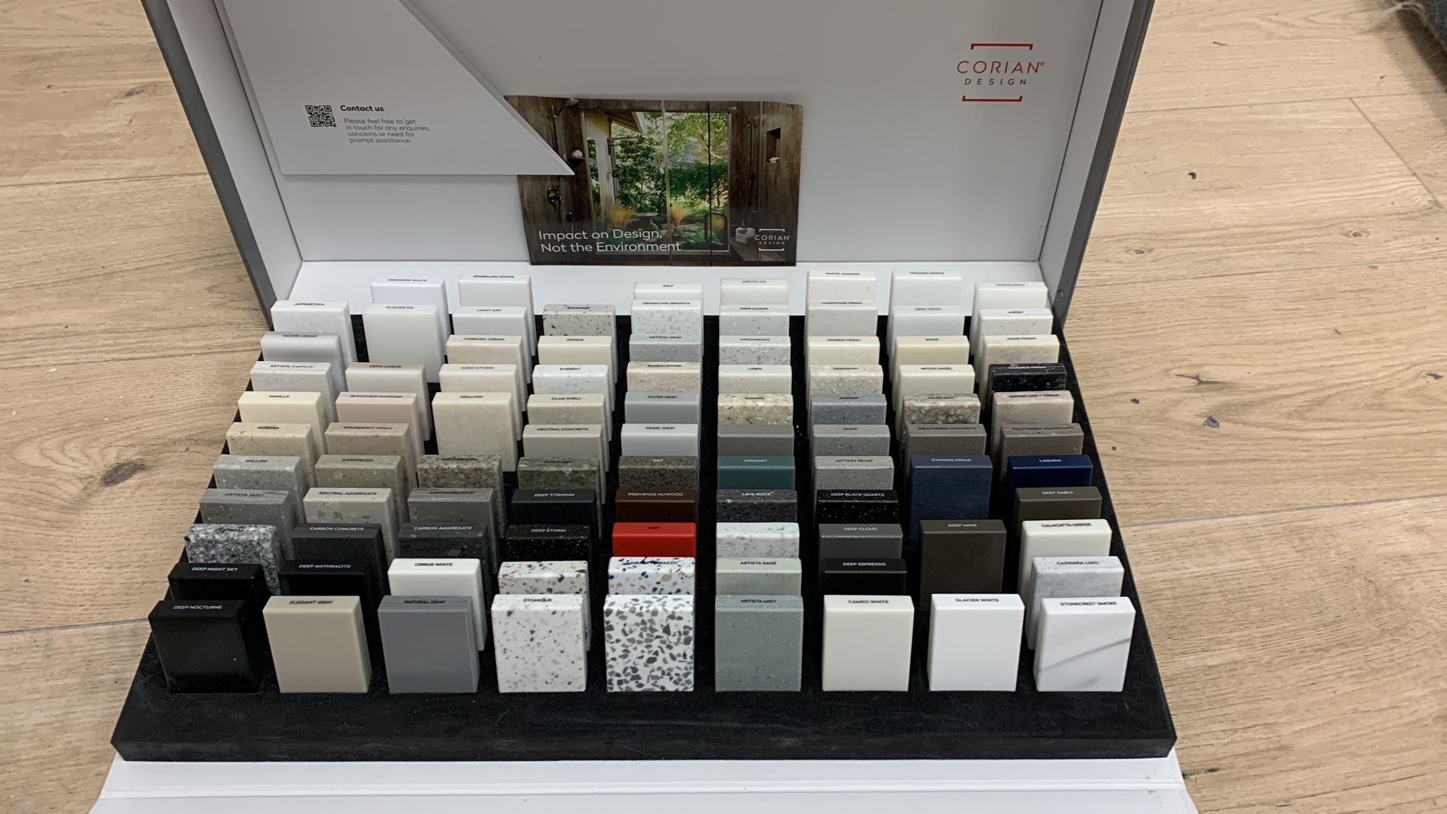 Muestras físicas de colores Corian® Solid Surface